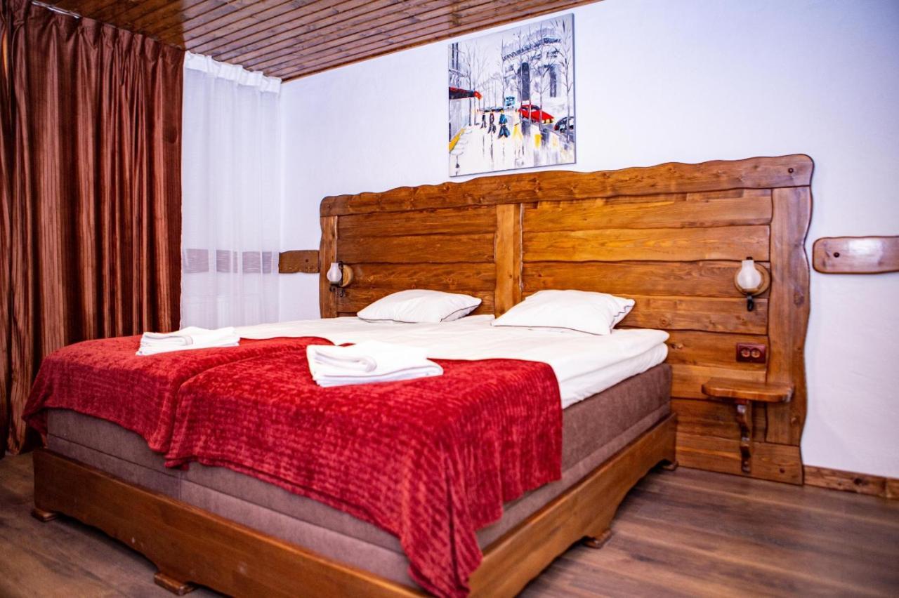 Vila Swe Sar Hotel Curtea De Arges Exterior photo