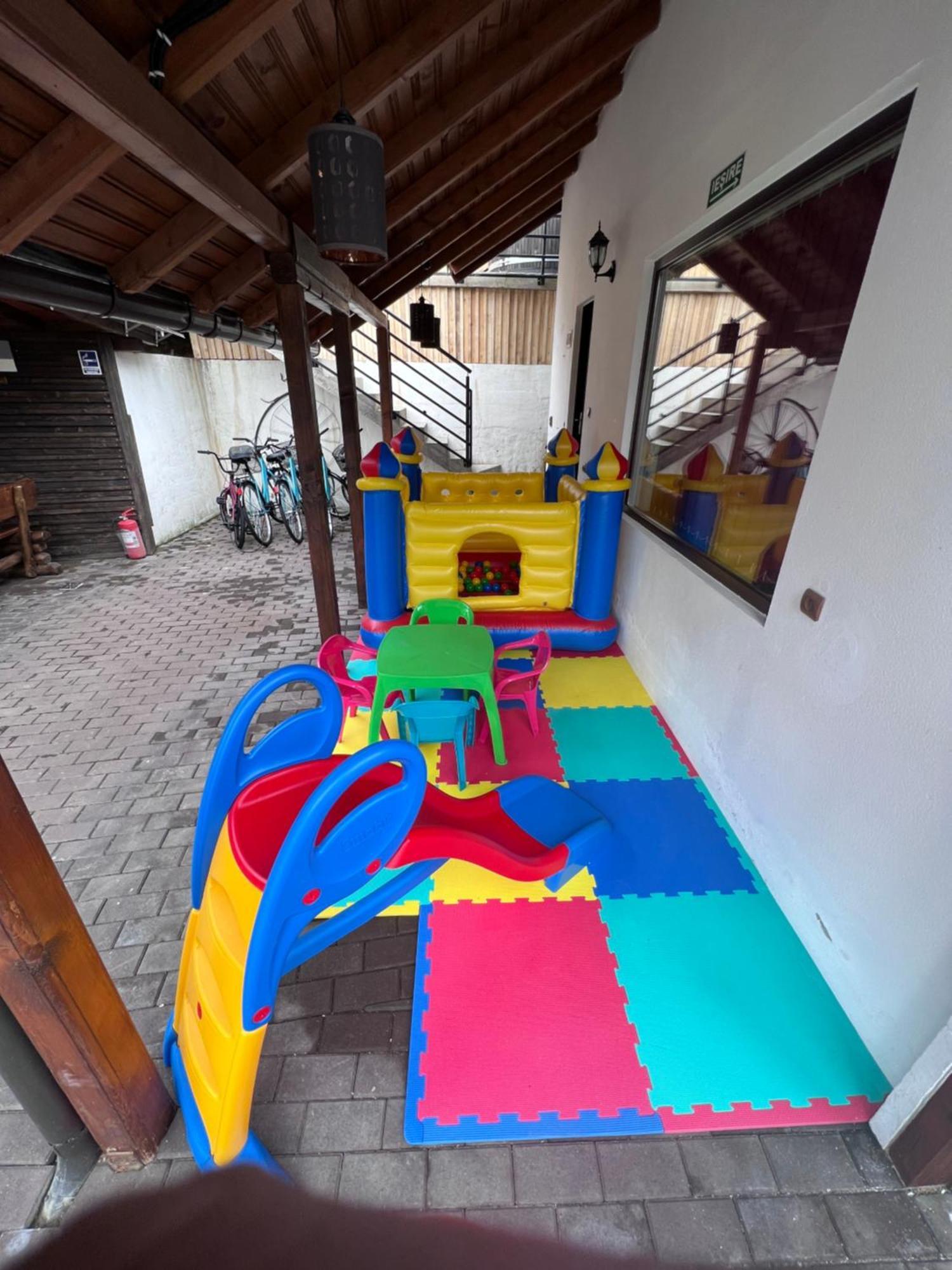 Vila Swe Sar Hotel Curtea De Arges Exterior photo